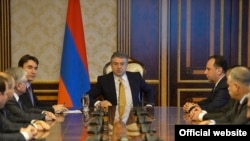 Armenia -- Acting Prime Minister Karen Karapetian holds an emergency government session, Yerevan, 23Apr2018