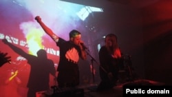 Grigory Skvortsov singing with his band Jagath.