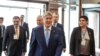 Бывший президент Кыргызстана Алмазбек Атамбаев (в центре) на съезде СДПК. Бишкек, 31 марта 2018 года.