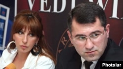 Զարուհի Փոստանջյան եւ Արմեն Մարտիրոսյան