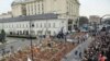 В Варшаве огромные очереди желающих проститься с президентской четой