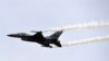 Пакистандын учкучу F-16 учагын башкарып жүрөт. Пакистан, март, 2016