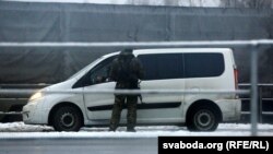 Перевірка автомобіля на кордоні Росії і Білорусії, 9 грудня 2014 року