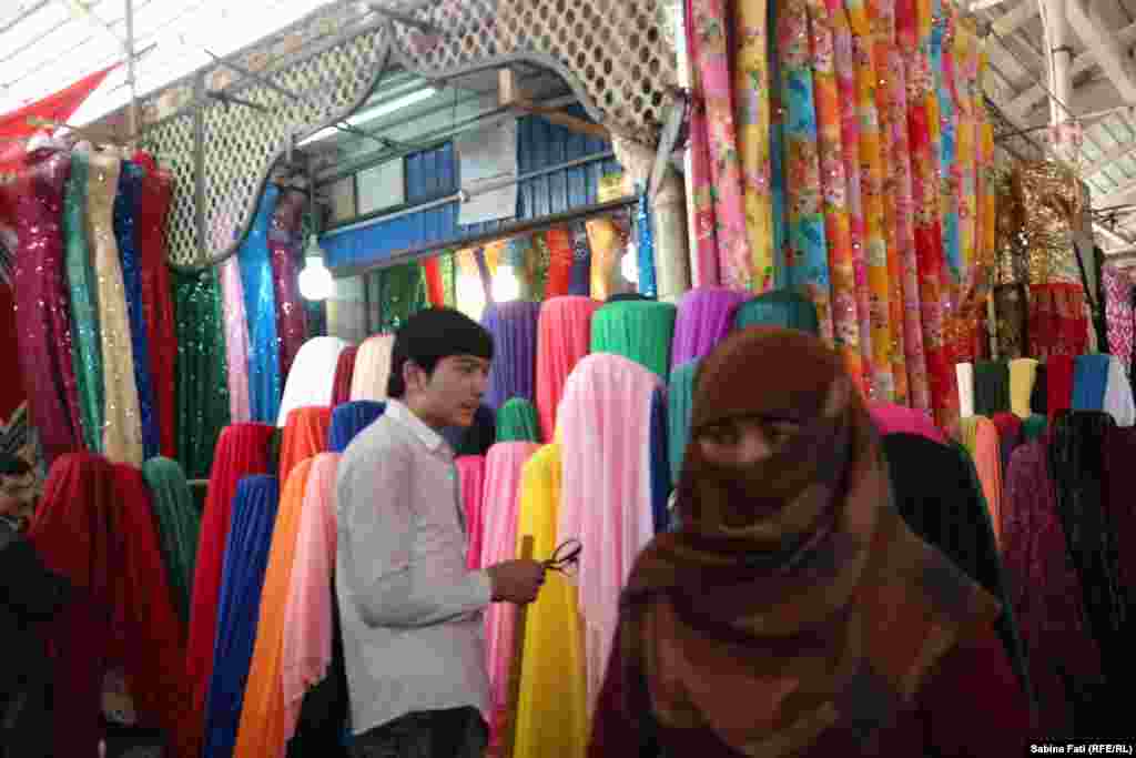 Bazarul de duminică de la Kașgar, China