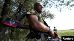 Бойовик угруповання «ДНР» біля села Розсипне Донецької області, 4 серпня 2014 року