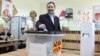 Почесниот претседател на ВМРО Народна партија Љубчо Георгиевски гласа на изборите на 5 јуни 2011 година. 