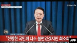 Президент Південної Кореї не зʼявлявся на публіці з моменту телевізійного оголошення про скасування воєнного стану.
