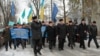 Митингтан соң анда катнашучылар Акмәчәт урамнары буйлап йөреш оештырды