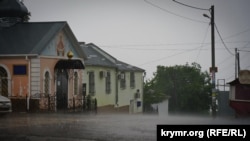Через дощі та пориви вітру спрацювали системи захисту ліній електропередач у п’яти областях