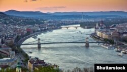 Крім того, Будапешт погодився відмовитися від вето на мінімальний корпоративний 15-відсотковий податок для міжнародних компаній