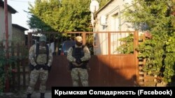 Російські силовики біля будинку Айдера Кадирова, 31 серпня 2020 року