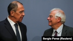 Министр иностранных дел России Сергей Лавров (слева) и верховный представитель ЕС по иностранным делам и политике безопасности Жозеп Боррель 