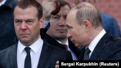 Президент Росії Володимир Путін (праворуч) і прем’єр-міністр Росії Дмитро Медведєв, Москва, 22 червня 2017 року (ілюстраційне фото)