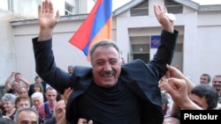 Սասուն Միքայելյանը համաներմամբ ազատ է արձակվում «Դատապարտյալների հիվանդանոց» քրեակատարողական հիմնարկից, 27-ը մայիսի, 2011թ.