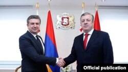 Встреча премьер-министров Армении и Грузии - Карена Карапетяна (слева) и Георгия Квирикашвили, Тбилиси, 23 февраля 2017 г.