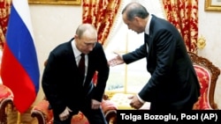 Архивска фотографија,од средба на рускиот претседател Владимир Путин со турскиот колега Реџеп Таип Ердоган