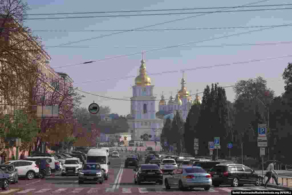 Жителям столиці радять поки утриматися від провітрювання приміщення іобмежити перебування на вулиці 