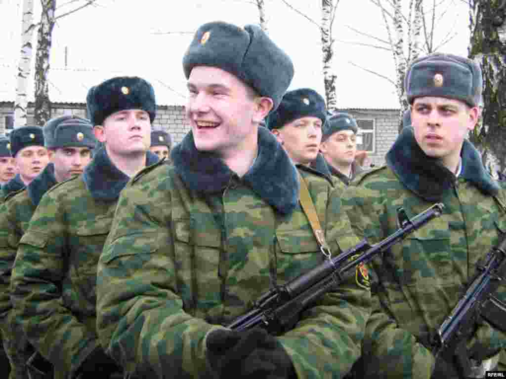 Сябра партыі БНФ Зьміцер Жалезьнічэнка ў войску
