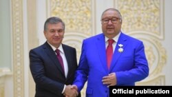 Шавкат Мирзиёев ва Алишер Усмонов.