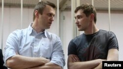 Олег Навальний (п) із братом Олексієм