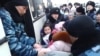 Полицейские насильно сажают в автобус участников протеста. Астана, 6 марта 2014 года. 