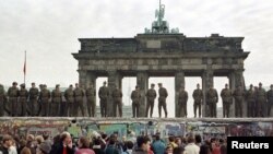 La 9 noiembrie 1989, ziua căderii Zidului de la Berlin