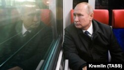Спецпоїзд візуально майже не відрізняється від інших поїздів російської залізниці, однак у нього все ж таки є низка характерних особливостей
