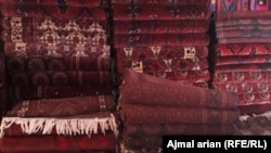 په افغانستان کې د غالیو یو دوکان