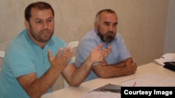 Абакар Абакаров ва ХIажимухIамад МахIмудов. Ралел бакIазул гIуцIиялъул вакилзаби.