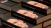 Книжка Олексія Навального «Патріот» у книгарні в Лондоні у жовтні 2024 року