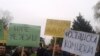 Протест на новинарите пред Комисијата за лустрација во Скопје.