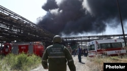 Armenia - Firefighters battle a fire in the Nairit chemical plant in Yerevan, 28Aug2017.
