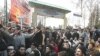 صحنه‌ای از اعتراضات دانشجویی دانشگاه تهران در زمستان ۸۶