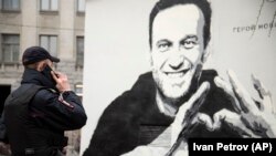 У заяві на сайті організації сказано, що, підтверджуючи статус Навального, Amnesty наголошує на необхідності дотримання його прав