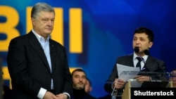 Володимир Зеленський (п) та Петро Порошенко (л) звернулися до українців у 75-у річницю депортації кримських татар