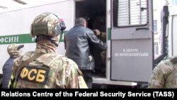 Денісова зустрілася з родичами та адвокатами кримських татар, затриманих у Криму наприкінці березня