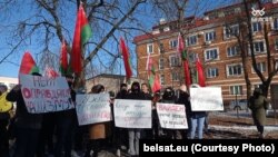 Пікет ля амбасады Ўкраіны.