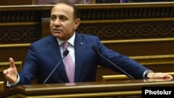 Armenia - Prime Minister Hovik Abrahamian speaks in the parliament, Yerevan, 27Apr2016.